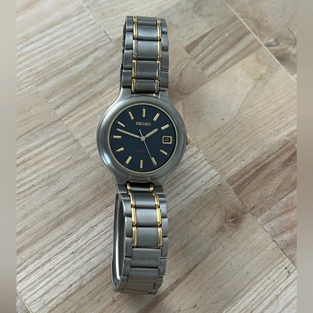 Seiko Titanium Rare Vintage Men’s Watch Two-Tone Titanium Bracelet Blue Dial